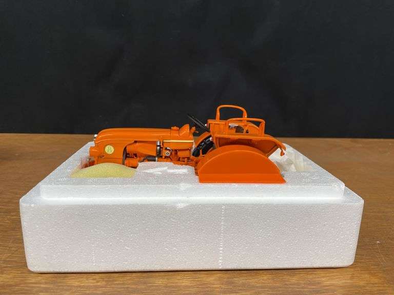 1/16 Renault D22 NIB UH