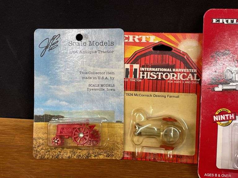(9) 1/64 IH Tractors