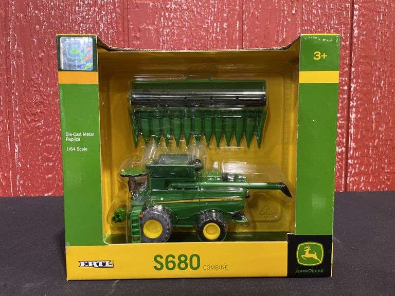 1/64 John Deere S680 Combine NIB Ertl image
