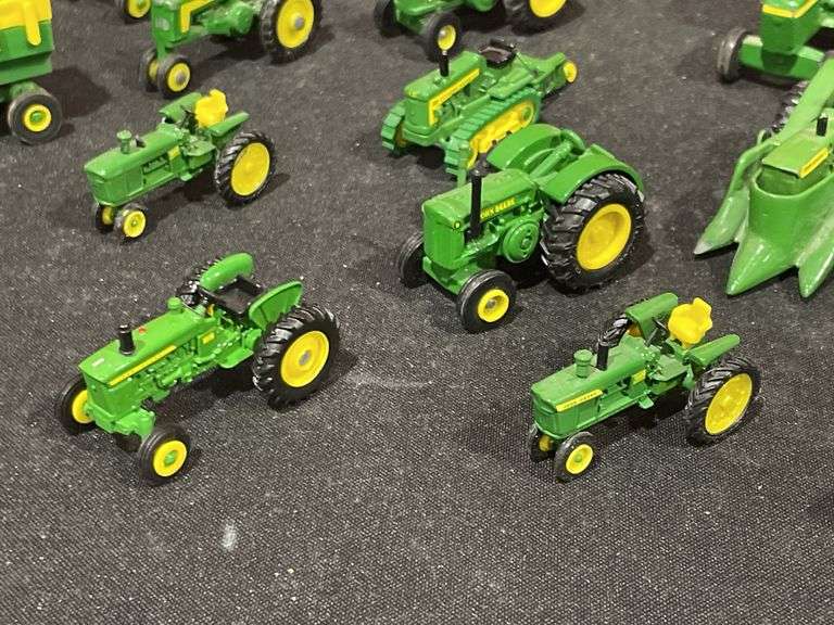 (15) 1/64 John Deere