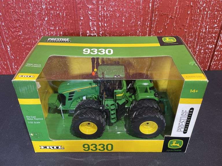 1/32 John Deere 9330 Prestige NIB Ertl