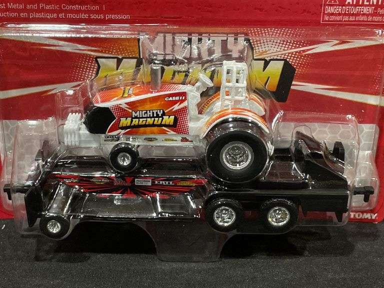 1/64 Case-IH Mighty Magnum Puller + Sled Set NIB Ertl
