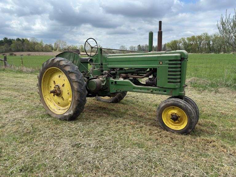 John Deere Styled B image