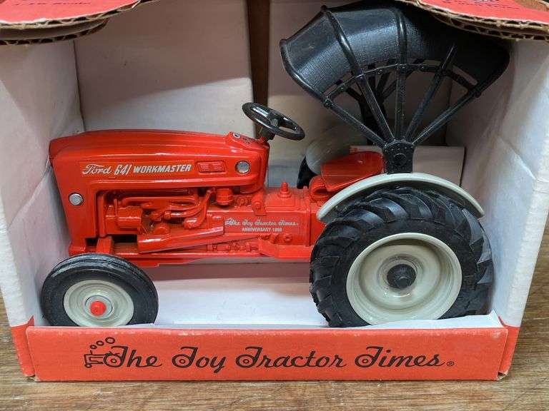 1/16 Ford 641 Workmaster 1998 TTT NIB Ertl