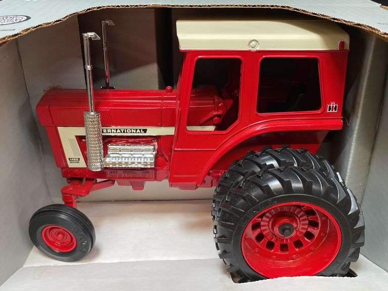 1/16 IH 1468 NIB Ertl