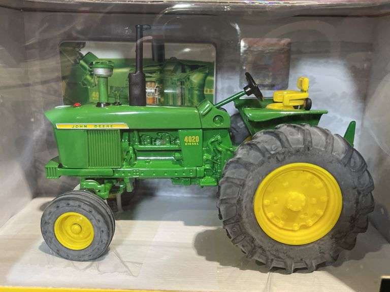 1/32 John Deere 4020 Tractor & Engine Museum NIB Ertl