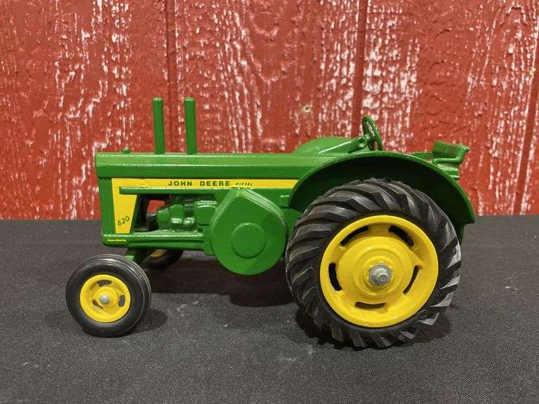 1/16 John Deere 820 Trumm