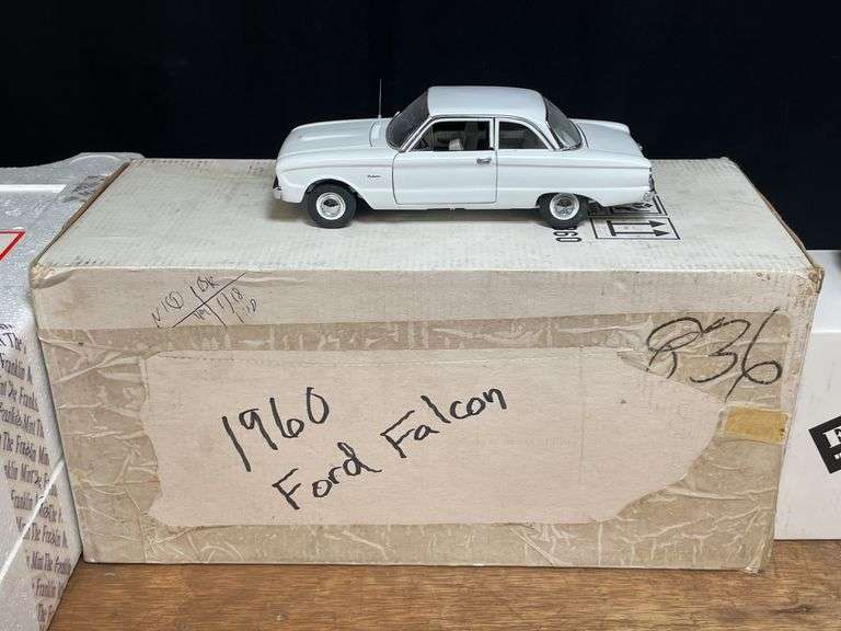(2) 1/24 Ford Cars NIB