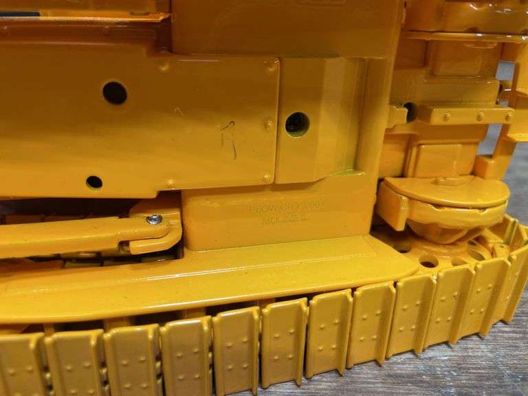 (2) 1/16 John Deere 1010 + 430 Crawlers Ertl