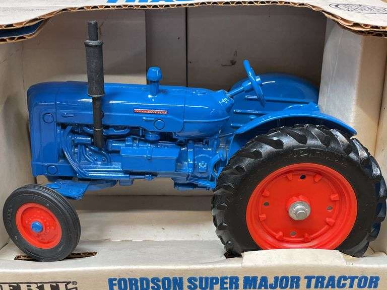 1/16 Fordson Super Major NIB Ertl
