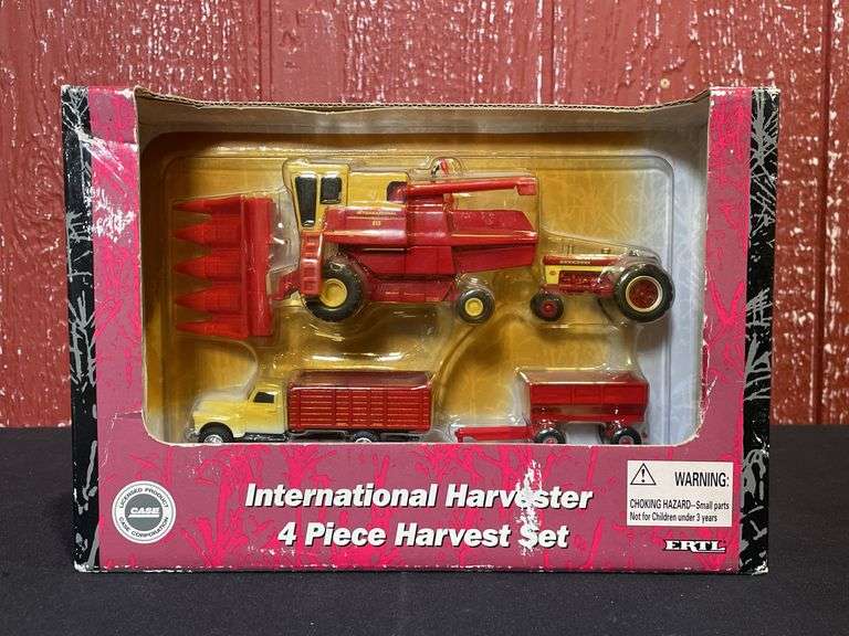 1/64 IH Harvest Set NIB Ertl image