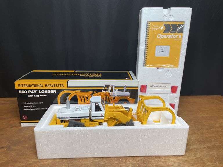 1/25 IH 560 Pay Loader NIB 1st Gear