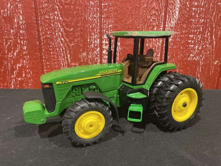 1/16 John Deere 8310 1999 Farm Show NIB Ertl