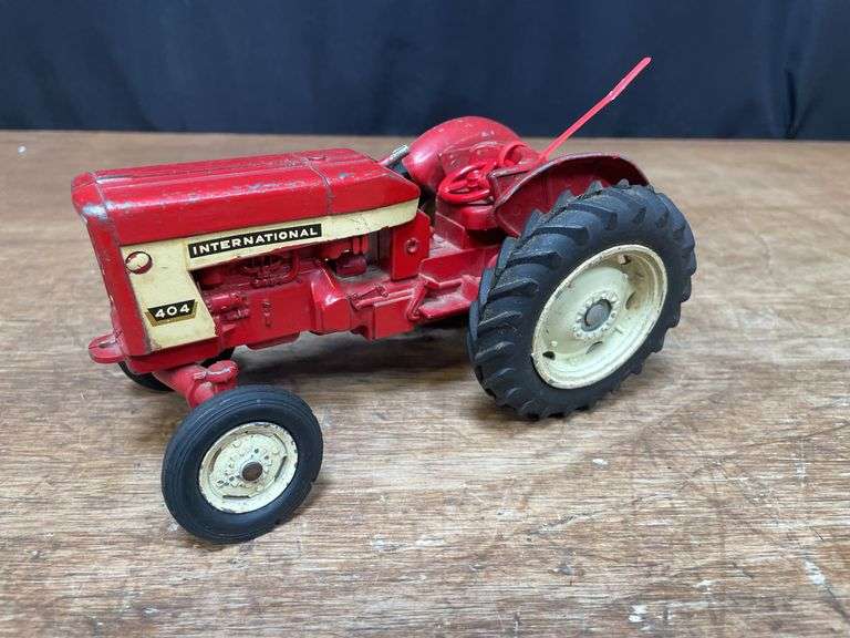 1/16 IH 404 Ertl