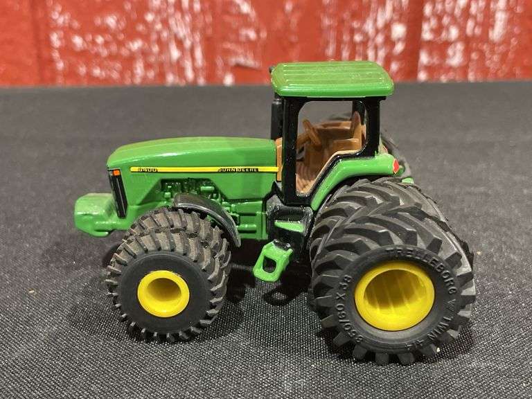 1/64 John Deere 8400 Customized