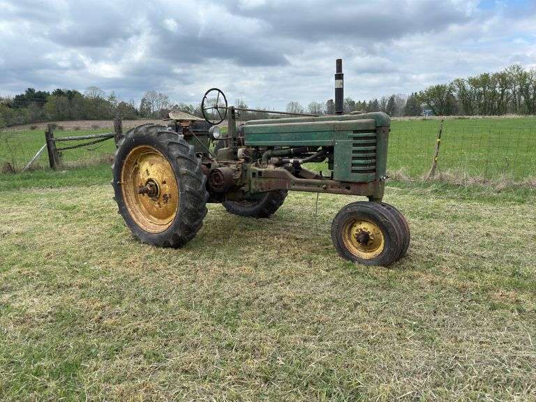 John Deere Styled B image