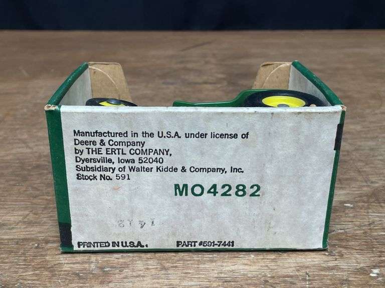 1/16 John Deere L&G NIB Ertl