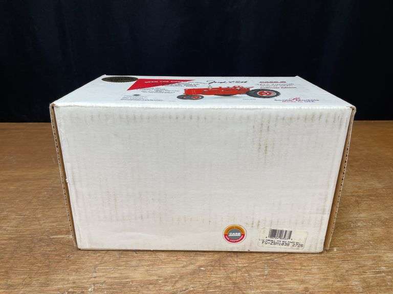 1/16 Farmall Super M-TA 2004 Red Power Round Up NIB SM