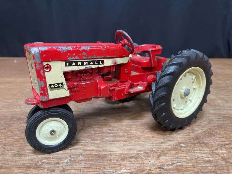1/16 Farmall 404 Ertl