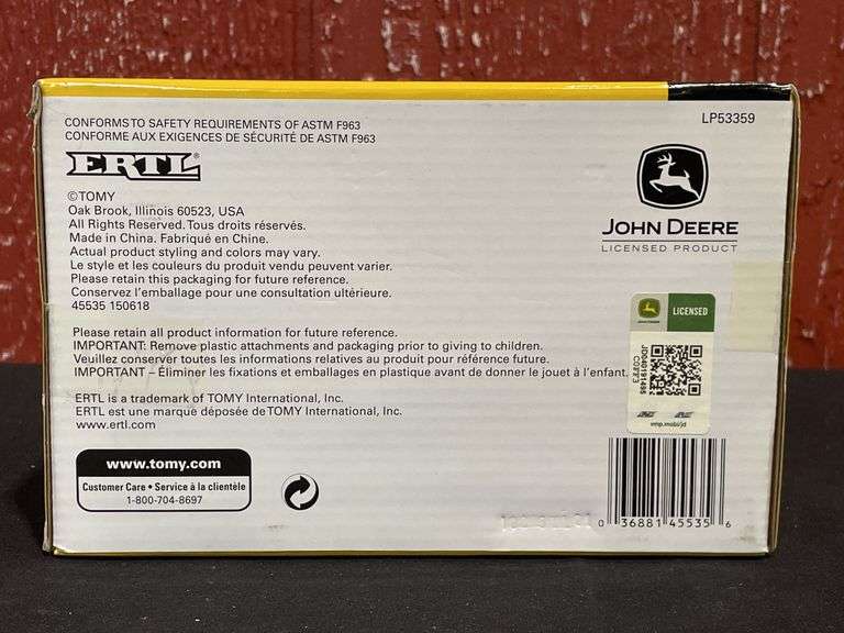(2) 1/64 John Deere Cotton Pickers NIB Ertl