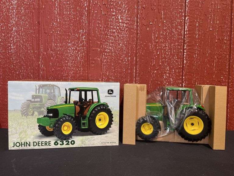 1/16 John Deere 6320 2002 Farm Show NIB Ertl image