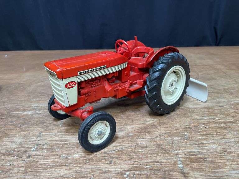 1/16 IH 340 w/Blade Ertl