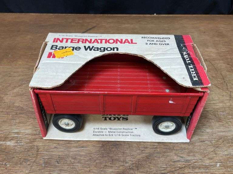1/16 IH Barge Wagon NIB Ertl