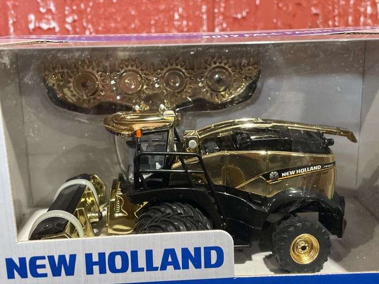 1/64 New Holland FR920 Forage Harvester Gold 2018 Farm Show NIB Ertl