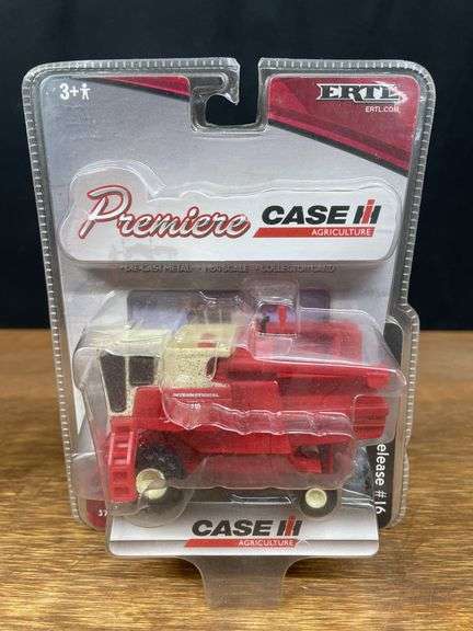 (2) 1/64 IH + Case-IH NIB Ertl