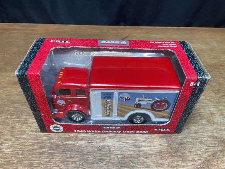 1/25 IH Delivery Truck Bank NIB Ertl
