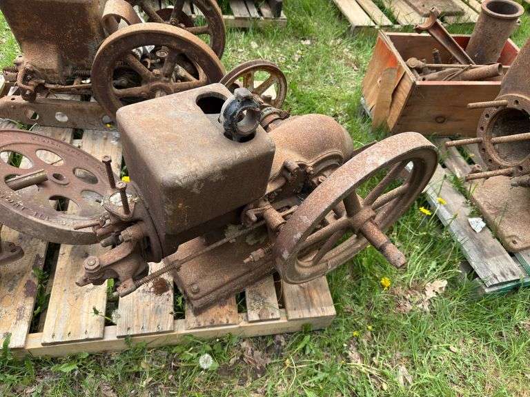 1.5HP McCormick Deering IHC M image