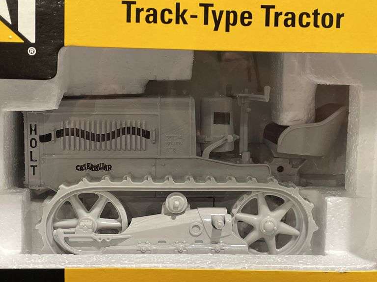 1/16 Caterpillar Holt 2-Ton Crawler NIB Ertl