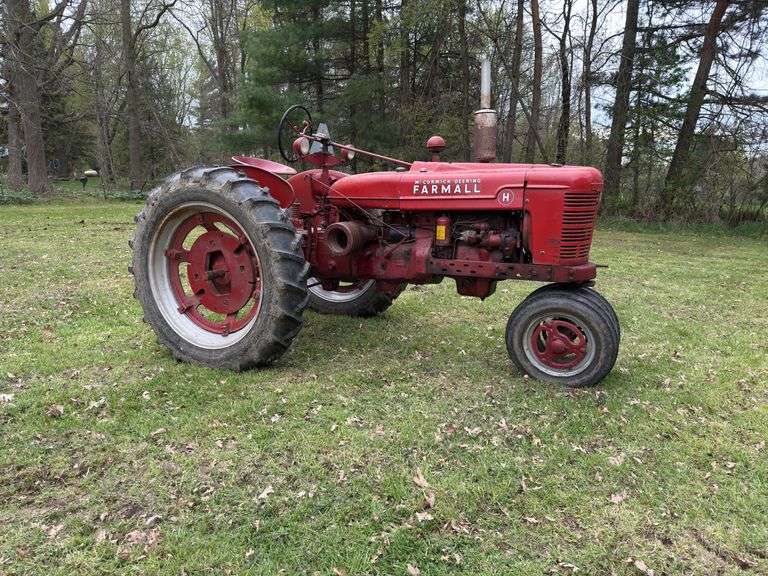 Farmall H image