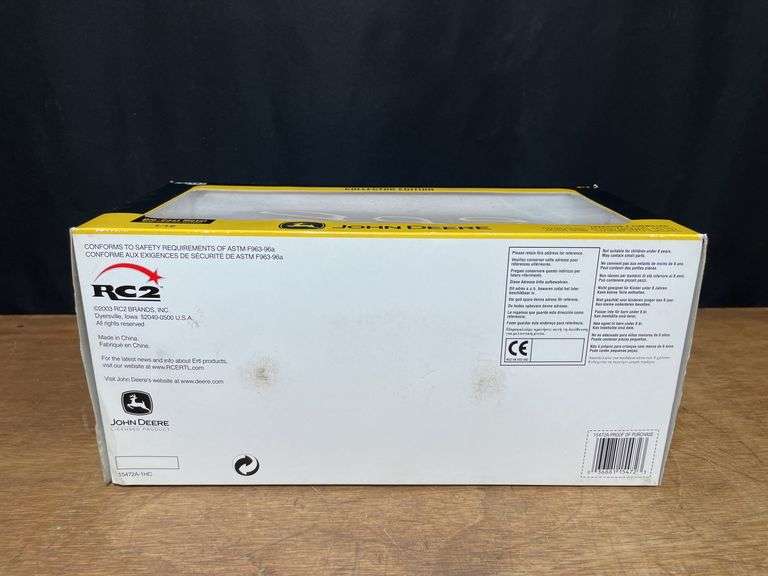 1/16 John Deere 2010 Crawler Collector NIB Ertl