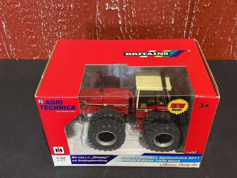 1/32 IH 3588 2011 Agritechnica NIB Britains