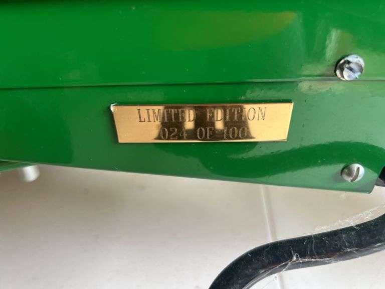 ○Harvest group○１９６６年○Chr.Thomsen○高さ４３cm○ Oliver Row Crop 66 Pedal Tractor Magnuson - Aumann Auctions