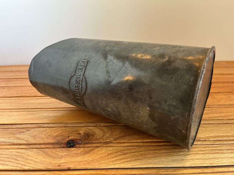 Jamesway Feed Scoop
