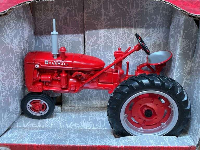 1/16 Farmall Super C NIB Ertl