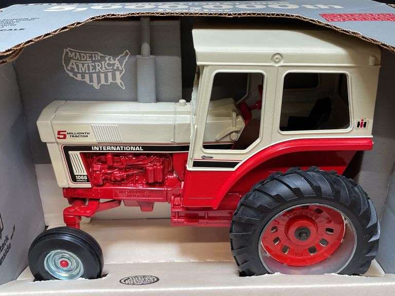 1/16 IH 1066 5 Millionth NIB Ertl