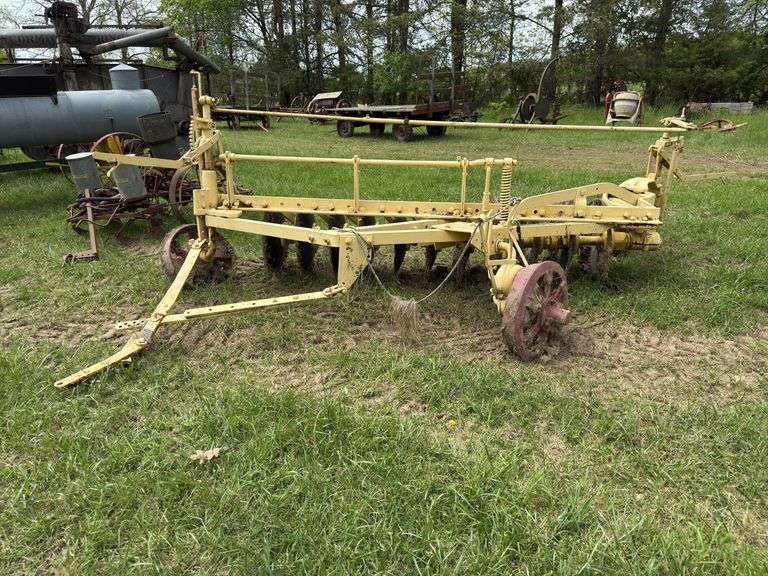 Moline Disc Plow image