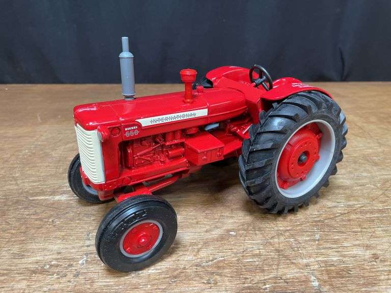 1/16 IH 650 1995 Wisconsin NIB Ertl