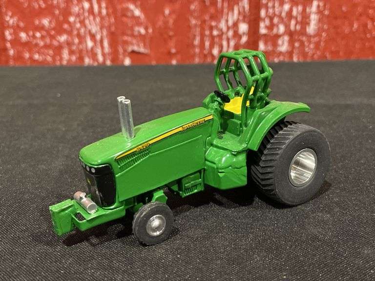 1/64 John Deere 8420 Puller Custom image