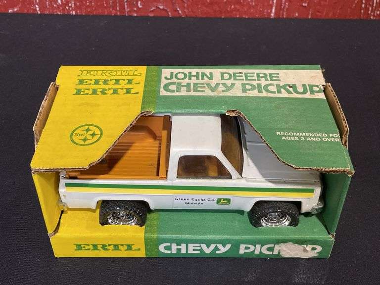 1/25 John Deere Pickup NIB Ertl