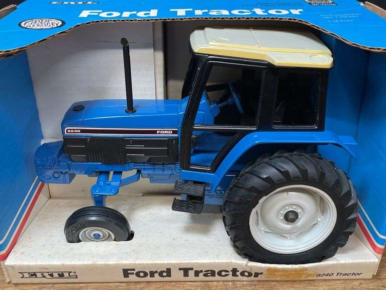 1/16 Ford 8240 NIB Ertl