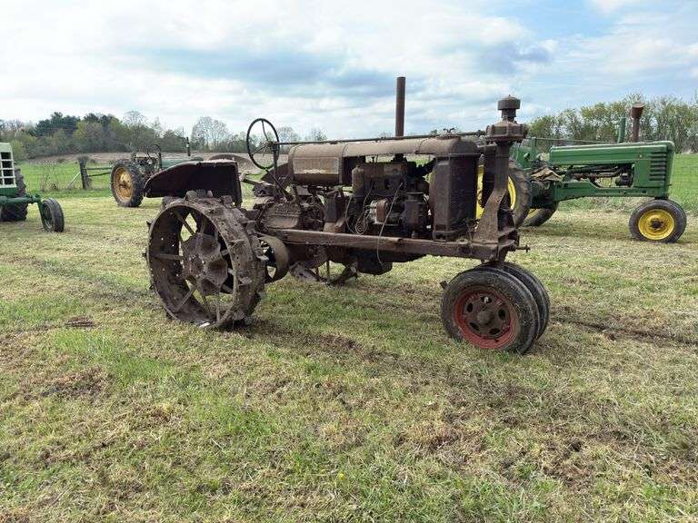 Farmall F-20 image