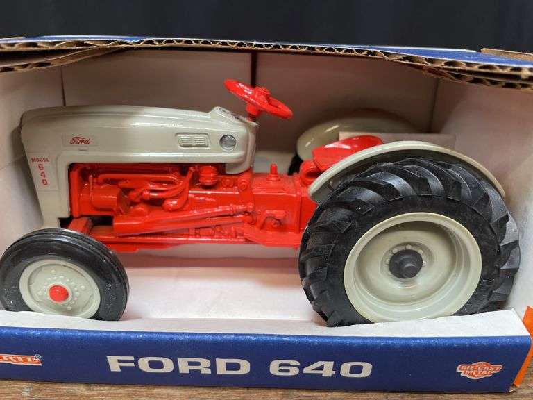 (2) 1/16 Ford 621 + 640 NIB Ertl