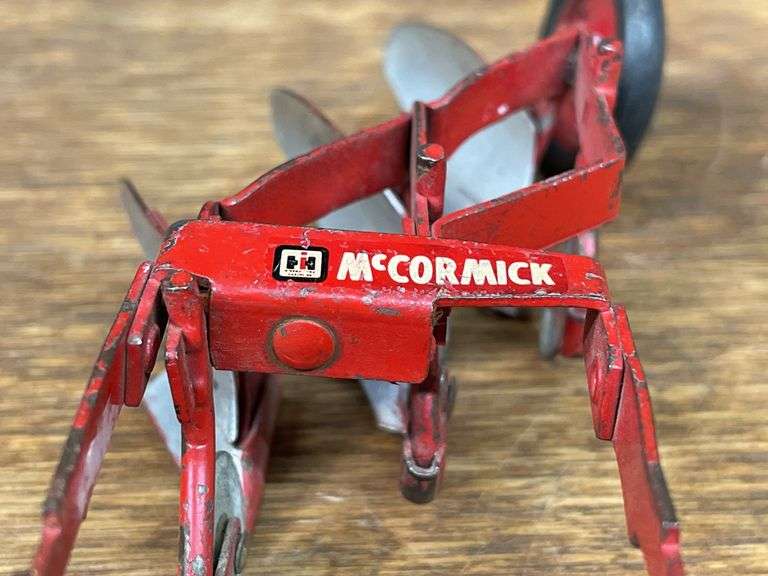 (2) 1/16 IH McCormick Fast Hitch Disk + Plow Eska