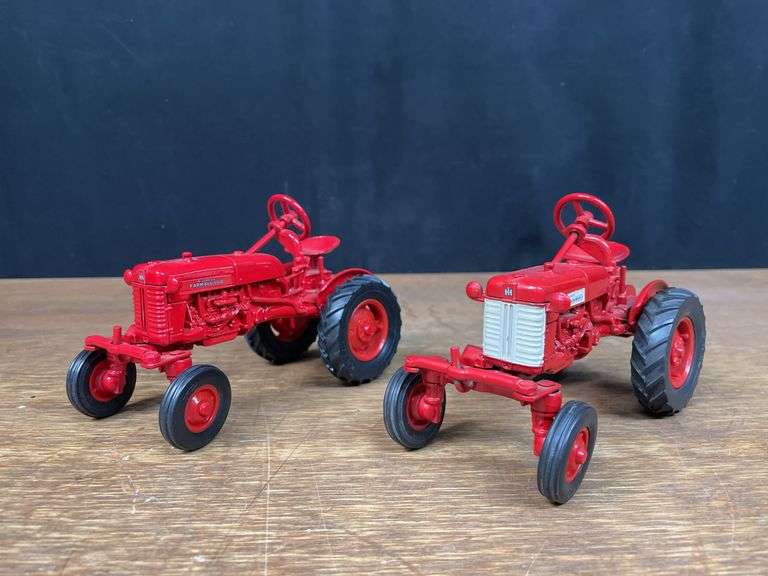 (2) 1/16 Farmall Cubs Ertl image