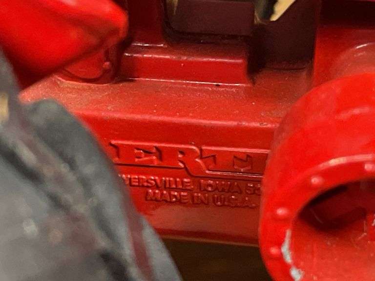 (2) 1/16 Farmall 350 + IH I-D9 Ertl