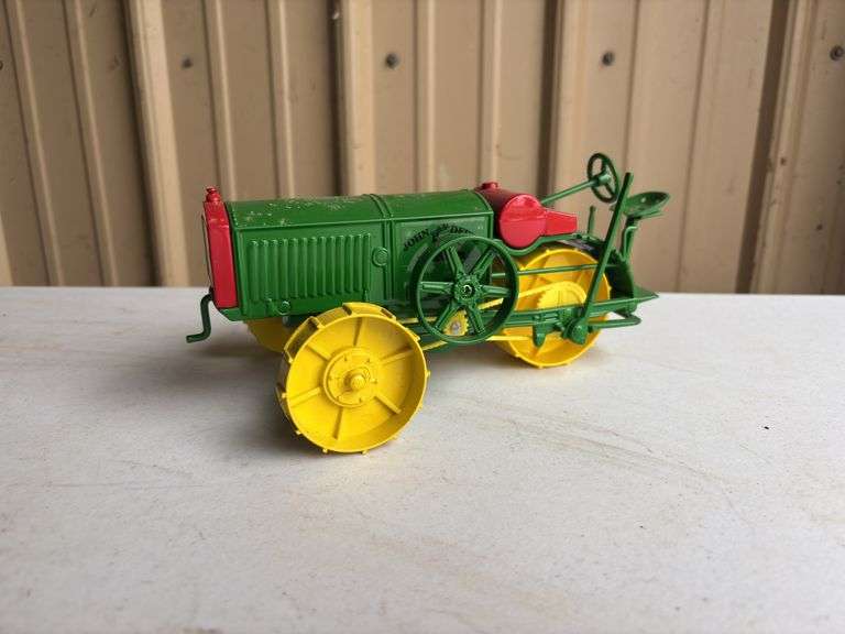 1/16 John Deere Dain Tractor SM image